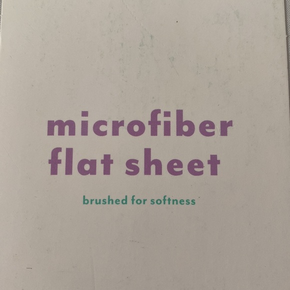 Pillowfort light gray full flat sheet - Picture 2 of 6